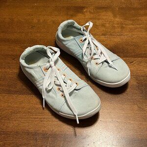 Vionic Beach sneakers low light blue 7.5 women